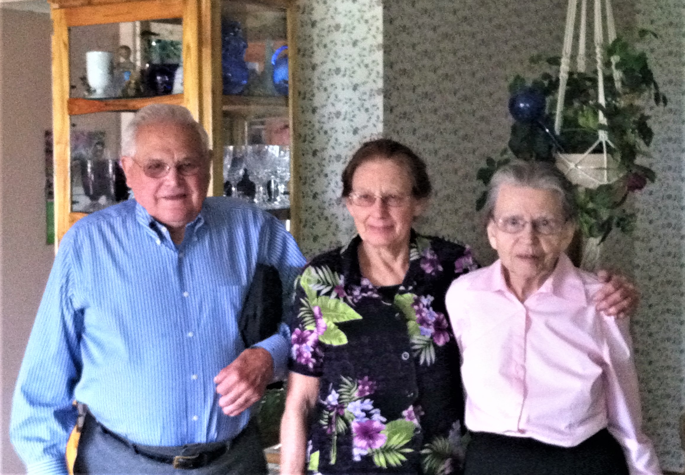 pictures/FLORENCE & FRANK RICHARDS/Couples/Ron & Betty Bergeron, Bertie Dudley.JPG
